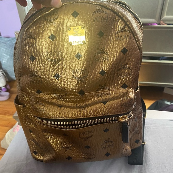 GOLD MCM BAG - Picture 4 of 6
